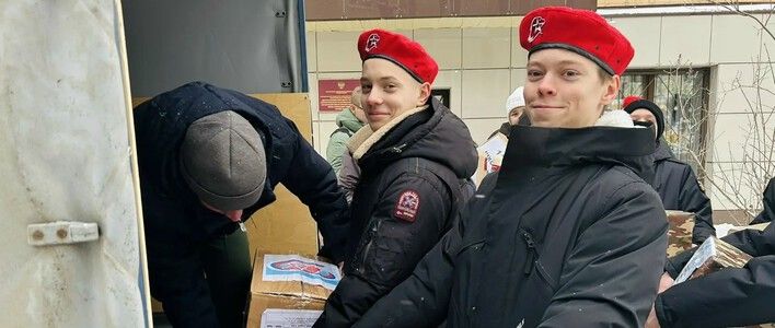 Юнармейцы Кирова передали новогодние подарки бойцам СВО
